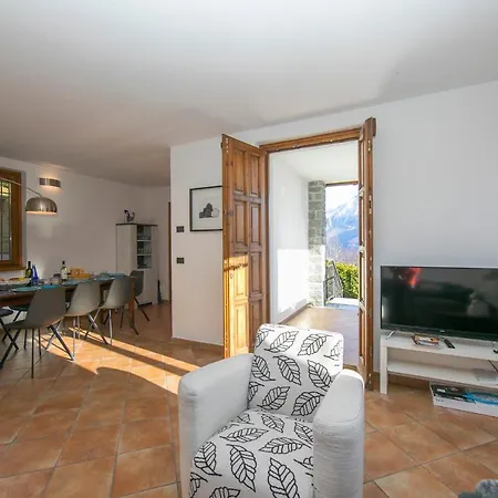 Germasino Sleeps 8 Pool Villa